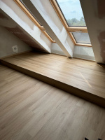  Vyvysena podlaha s ohyby Bukoma Dub natur light